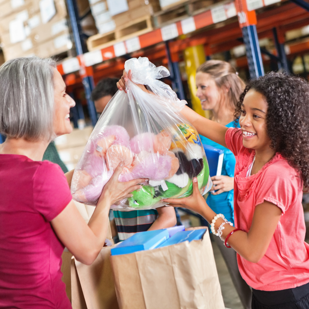People donating food